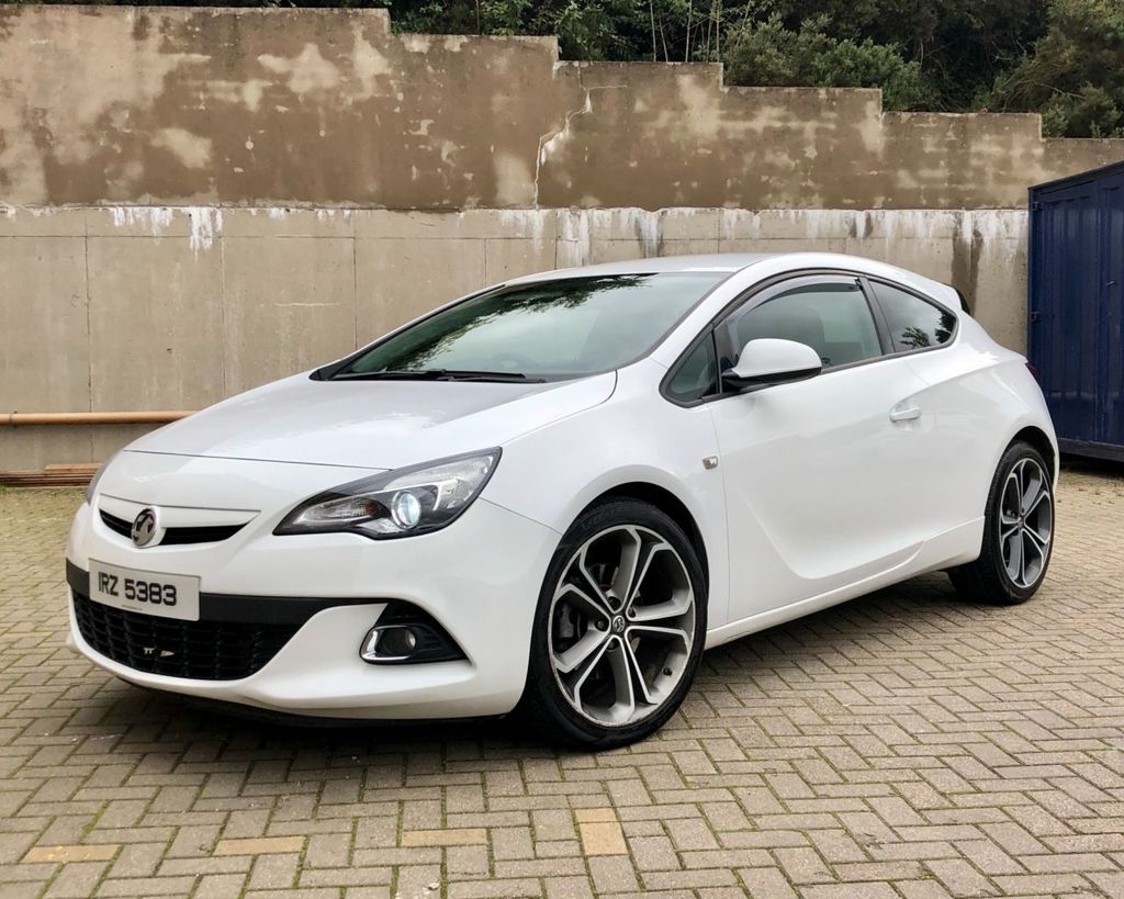 Opel astra 2014 года